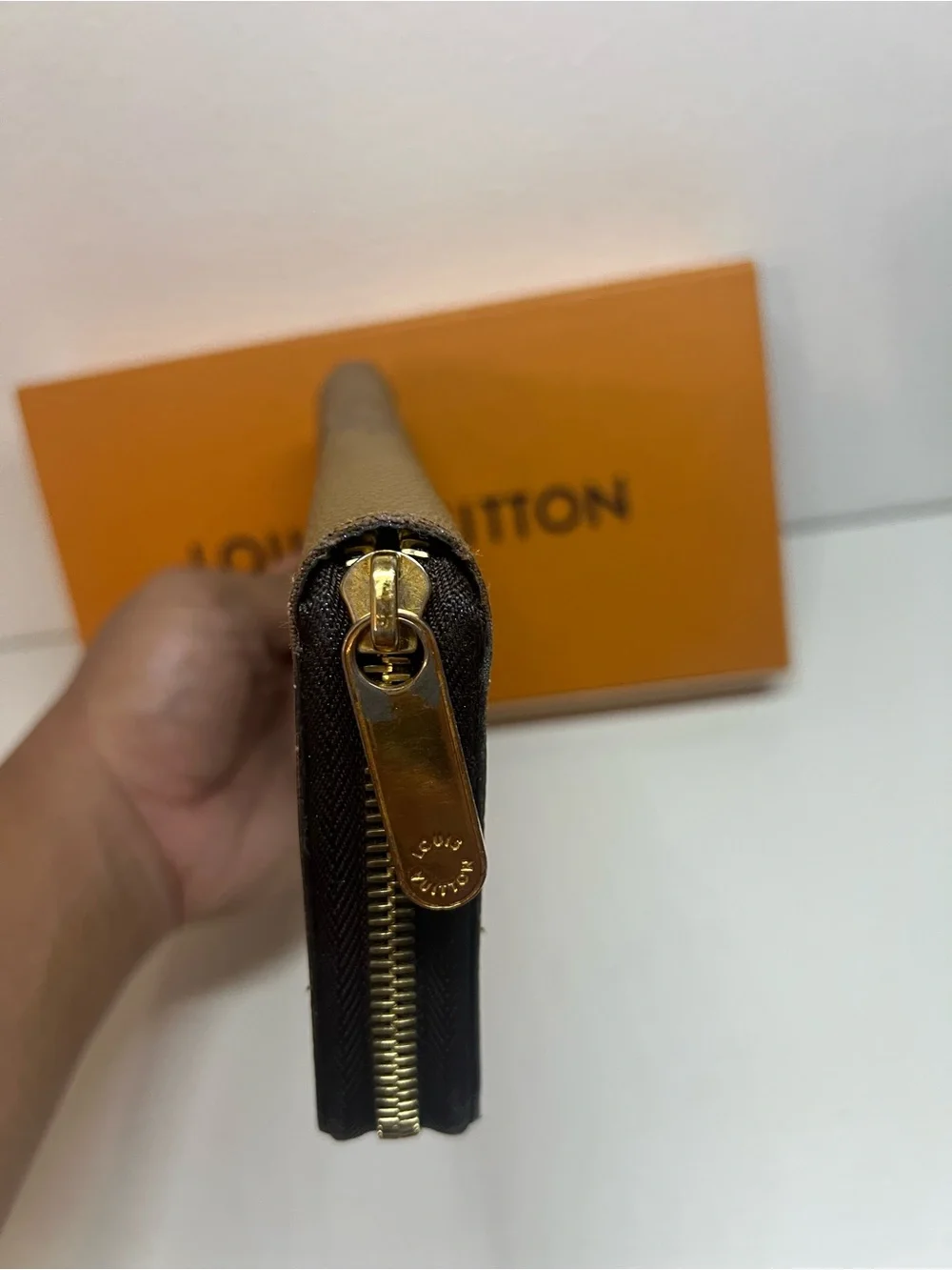 Louis Vuitton Zippy Wallet Reverse Monogram - Picture 5 of 13